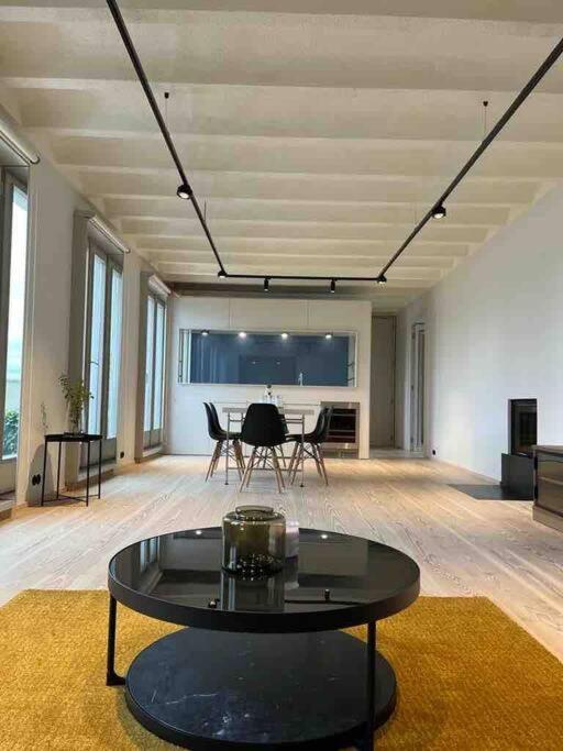 Luxury City Penthouse Apartment *
